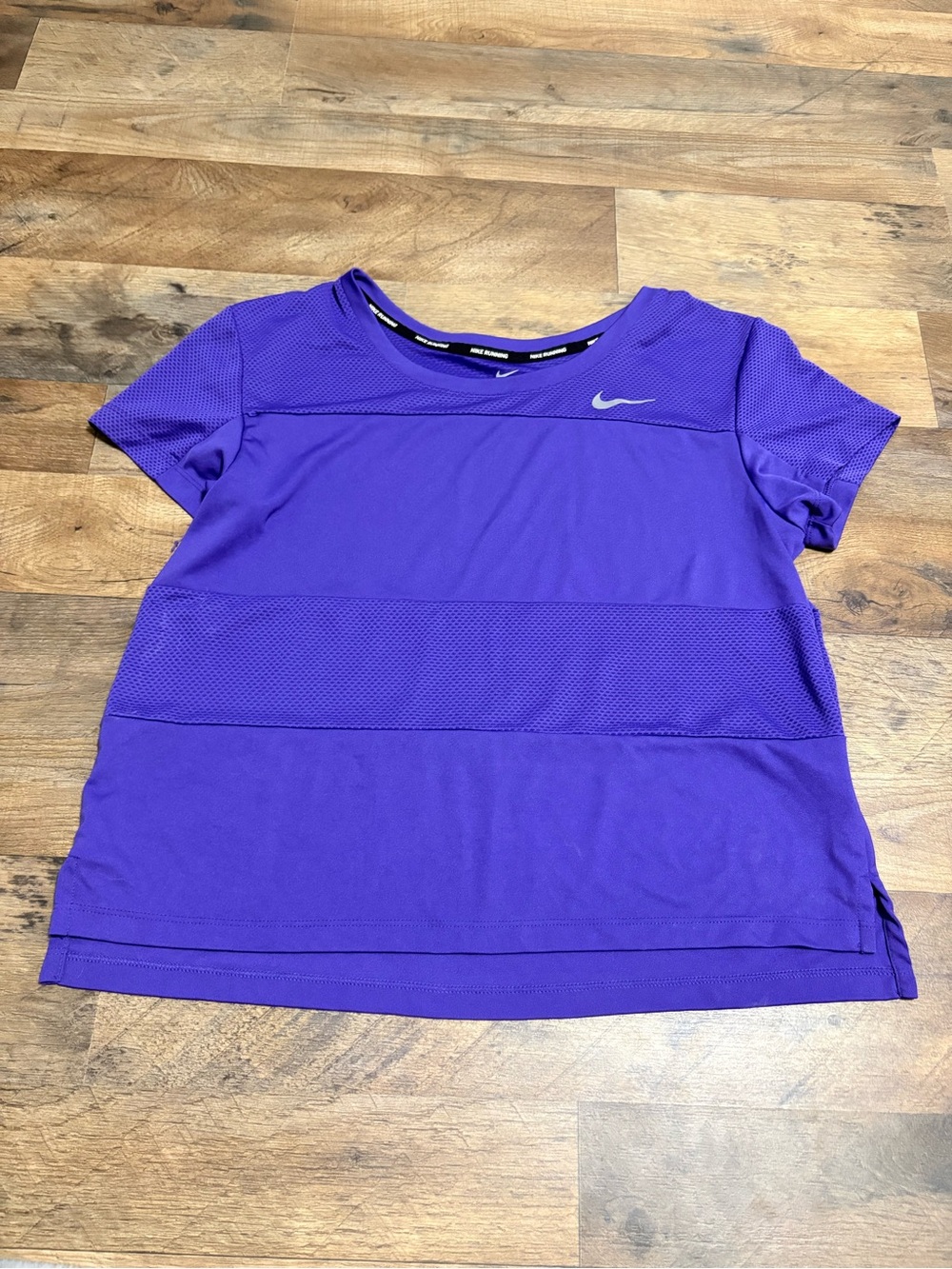 Nike Dri-FIT Running Short Sleeve Top – Women’s Medium – Purple